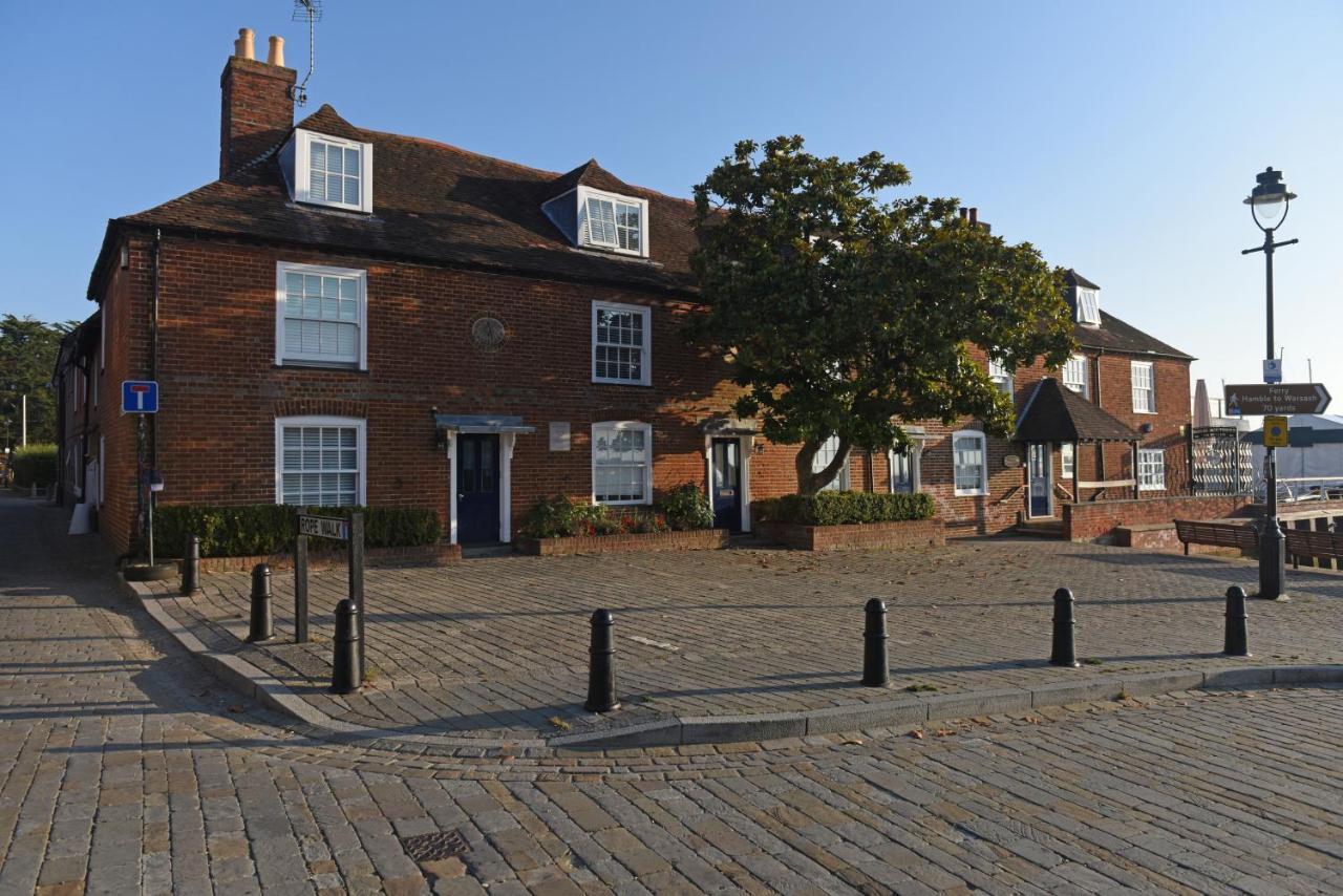 Royal Southern Yacht Club Hamble-le-Rice Exterior photo