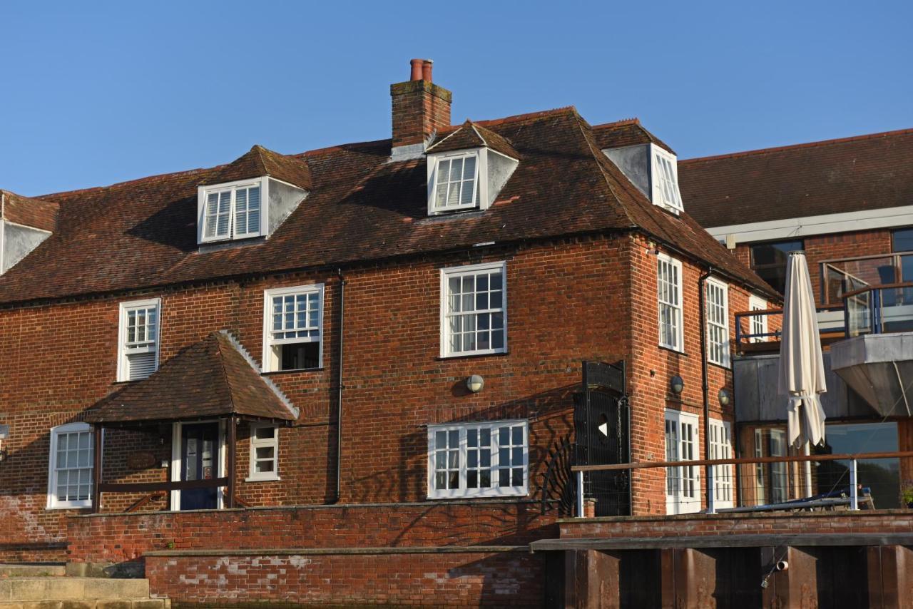 Royal Southern Yacht Club Hamble-le-Rice Exterior photo