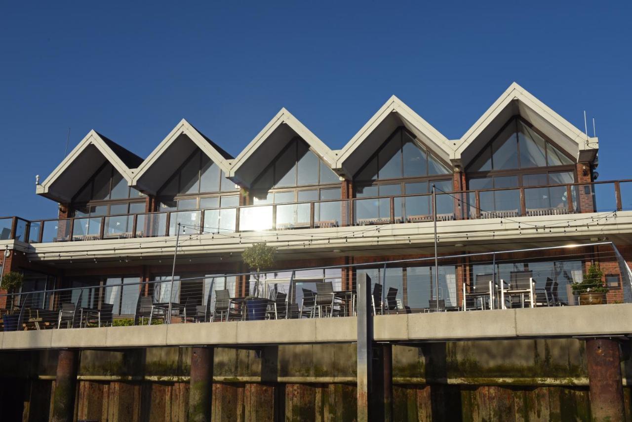 Royal Southern Yacht Club Hamble-le-Rice Exterior photo