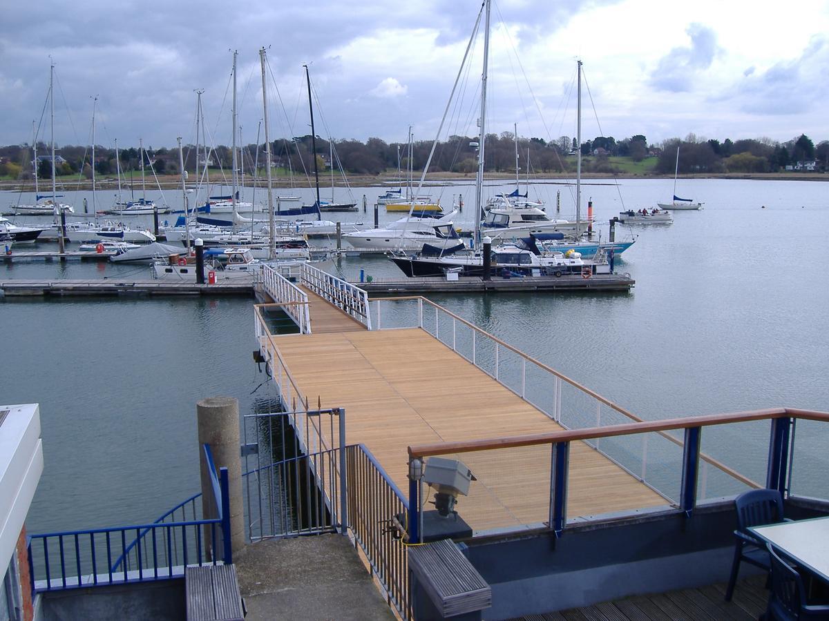Royal Southern Yacht Club Hamble-le-Rice Exterior photo